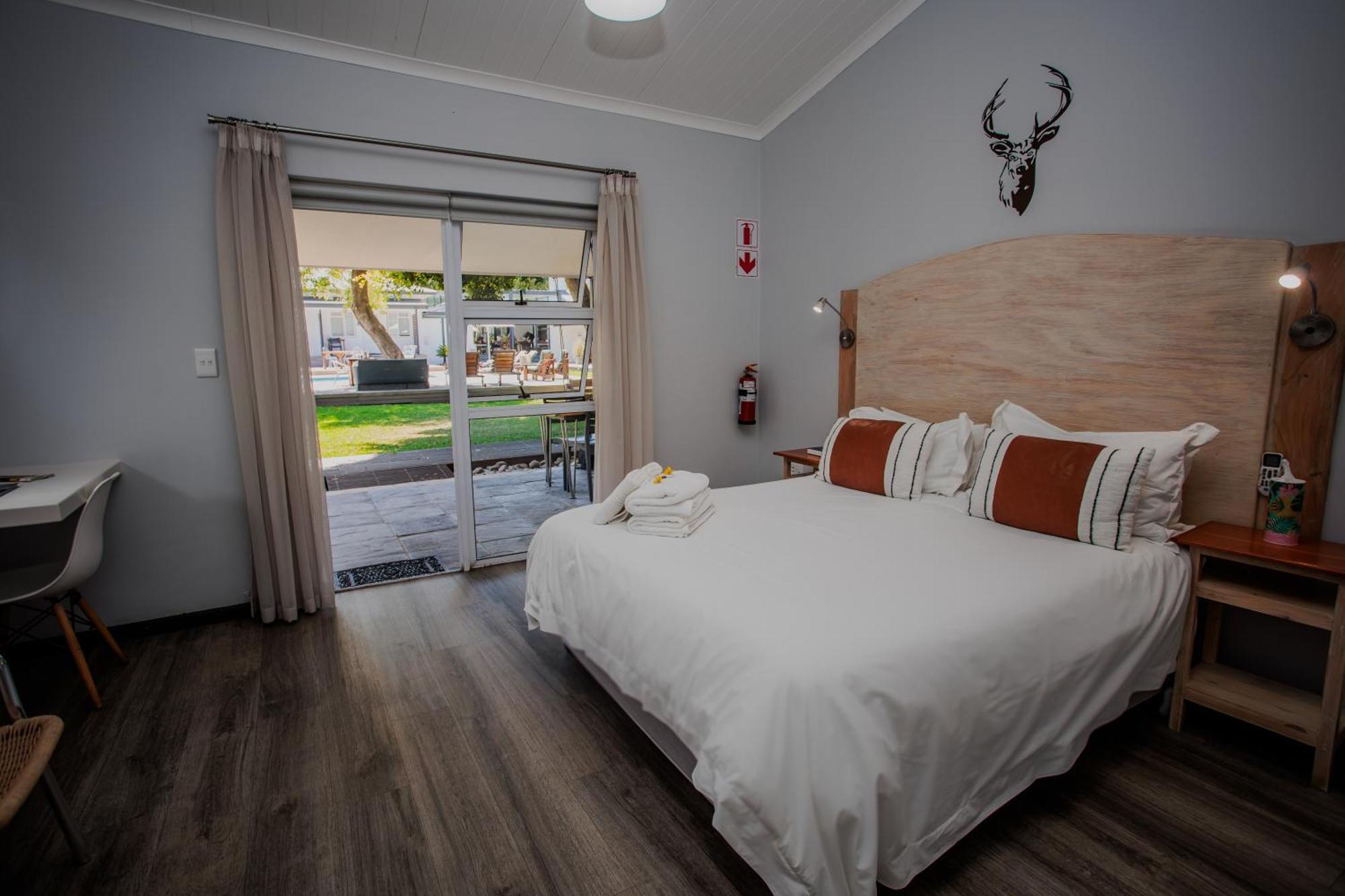 Aan De Eike Guest House Свелендам Екстериор снимка