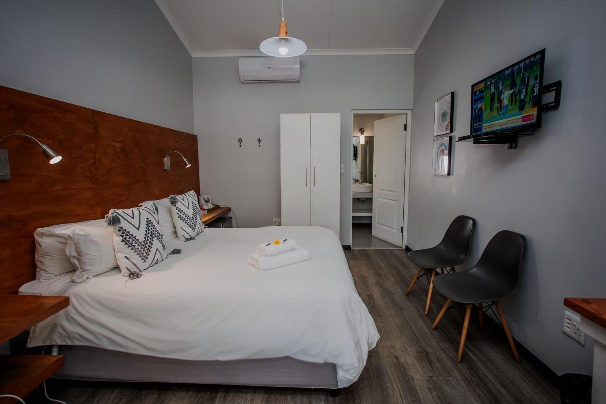 Aan De Eike Guest House Свелендам Екстериор снимка