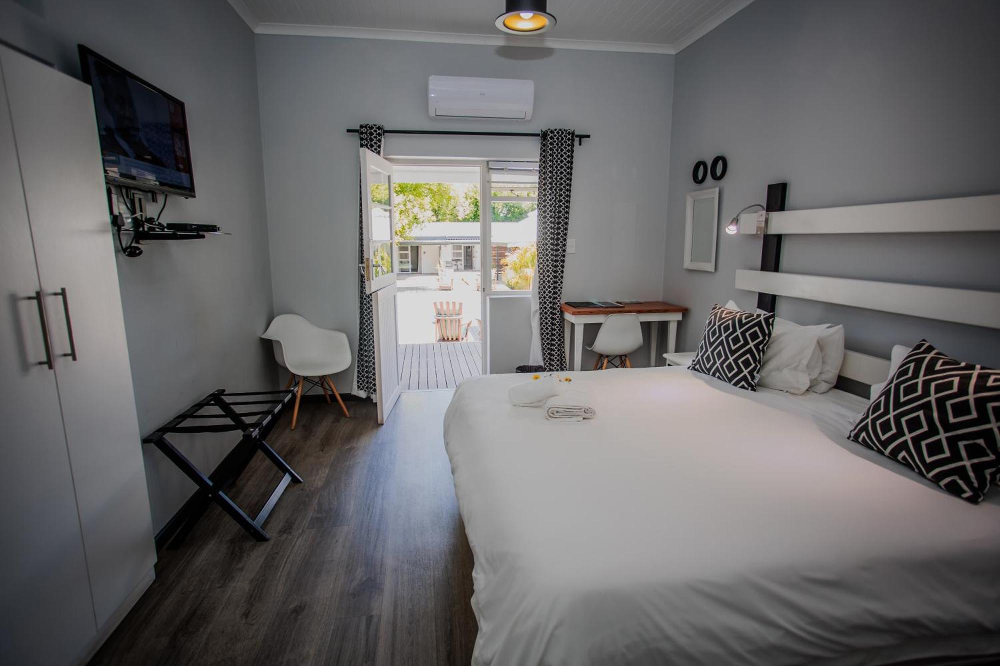 Aan De Eike Guest House Свелендам Екстериор снимка