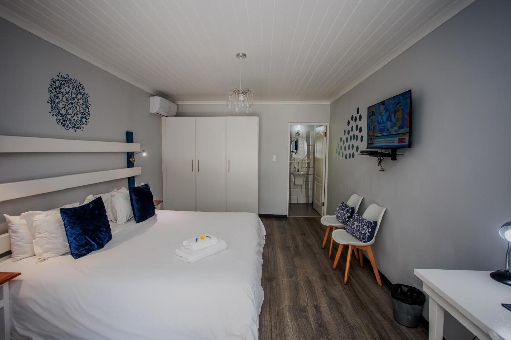 Aan De Eike Guest House Свелендам Екстериор снимка