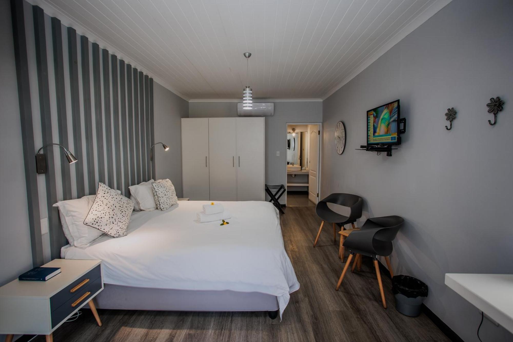 Aan De Eike Guest House Свелендам Екстериор снимка