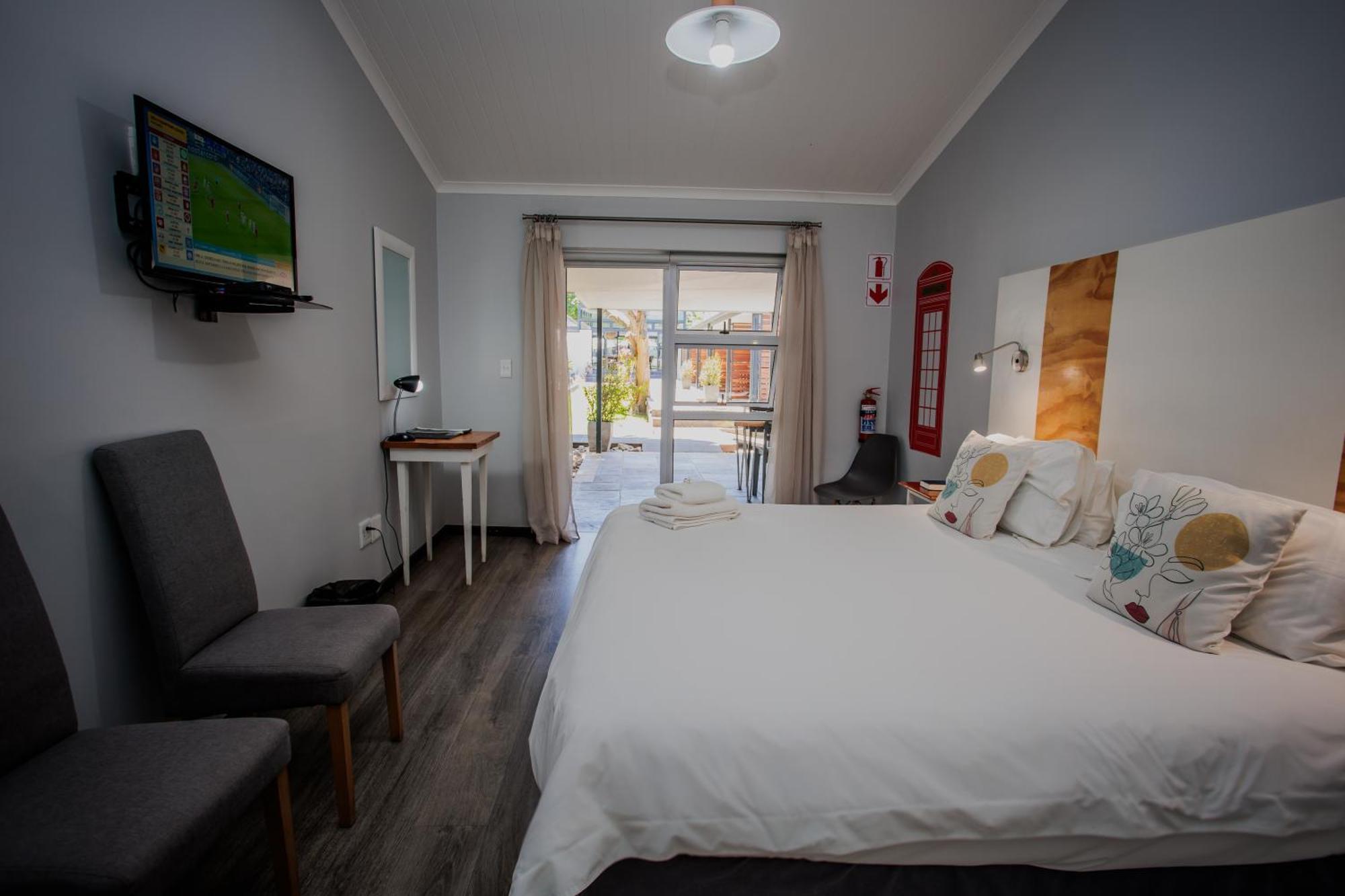 Aan De Eike Guest House Свелендам Екстериор снимка