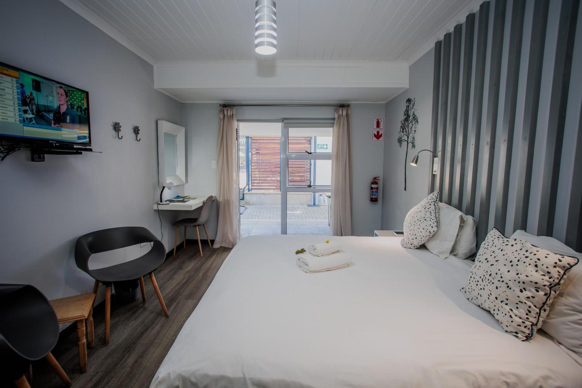 Aan De Eike Guest House Свелендам Екстериор снимка