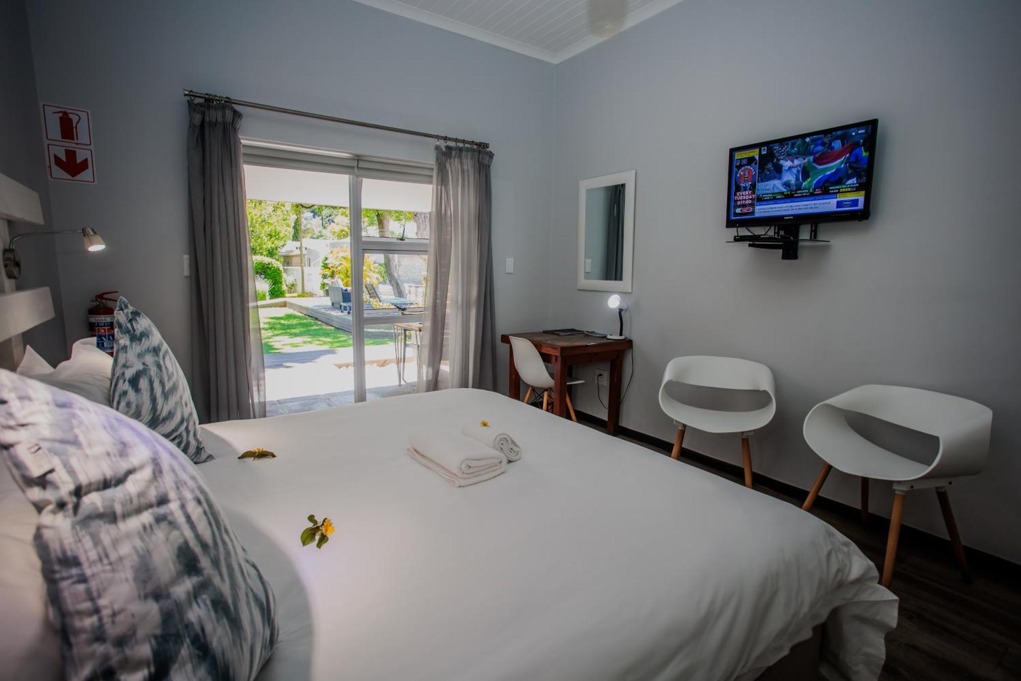 Aan De Eike Guest House Свелендам Екстериор снимка