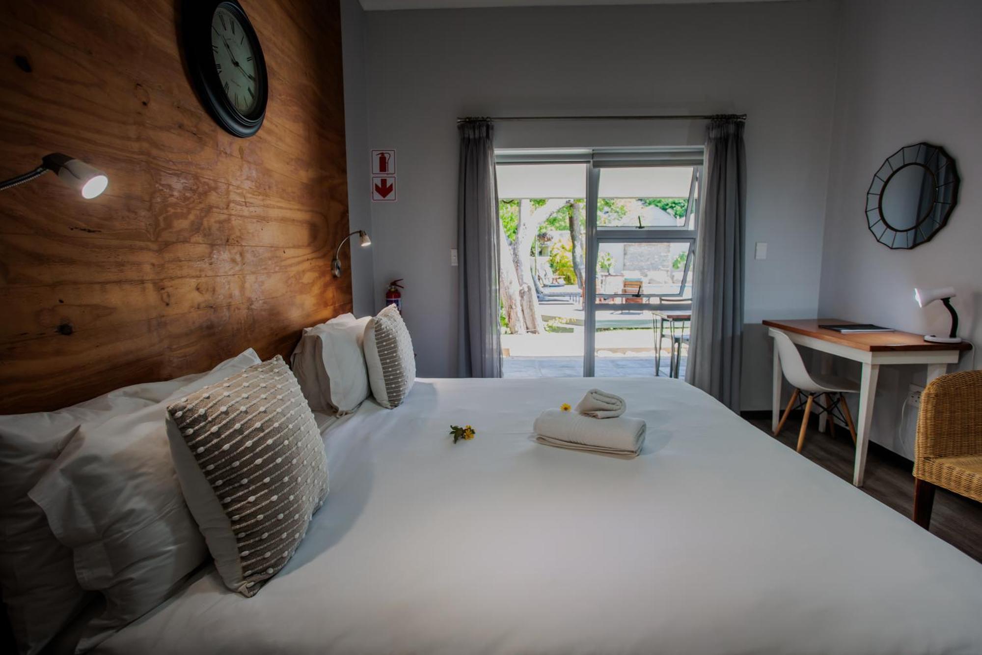 Aan De Eike Guest House Свелендам Екстериор снимка