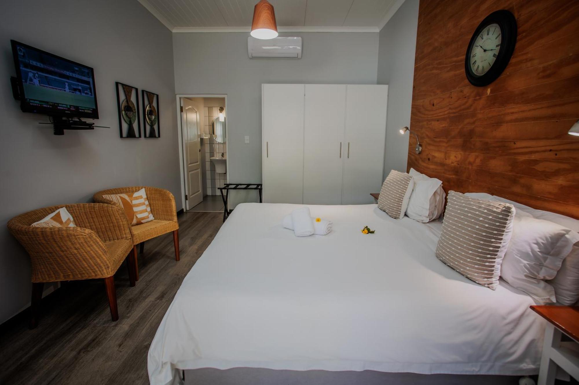 Aan De Eike Guest House Свелендам Екстериор снимка