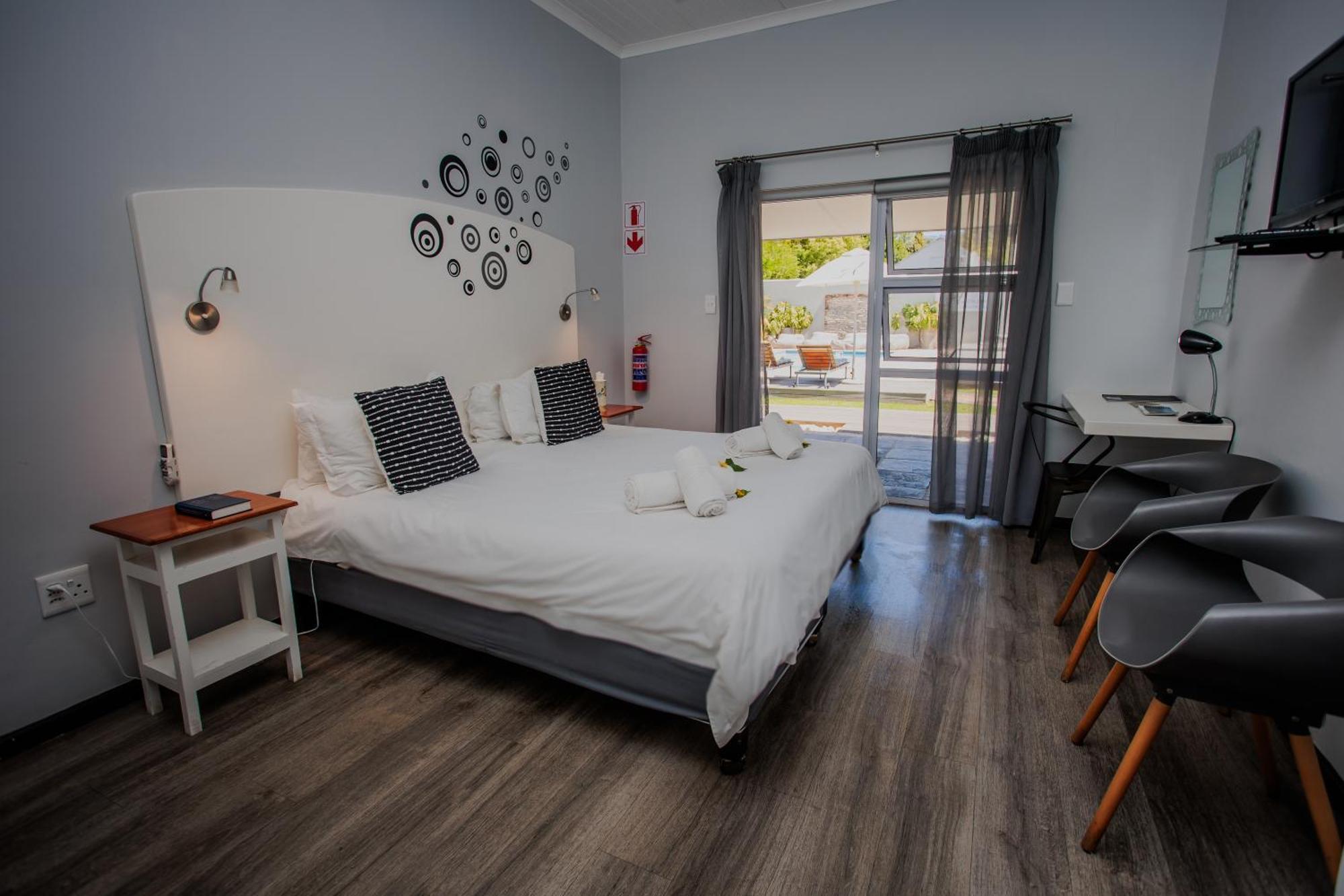 Aan De Eike Guest House Свелендам Екстериор снимка
