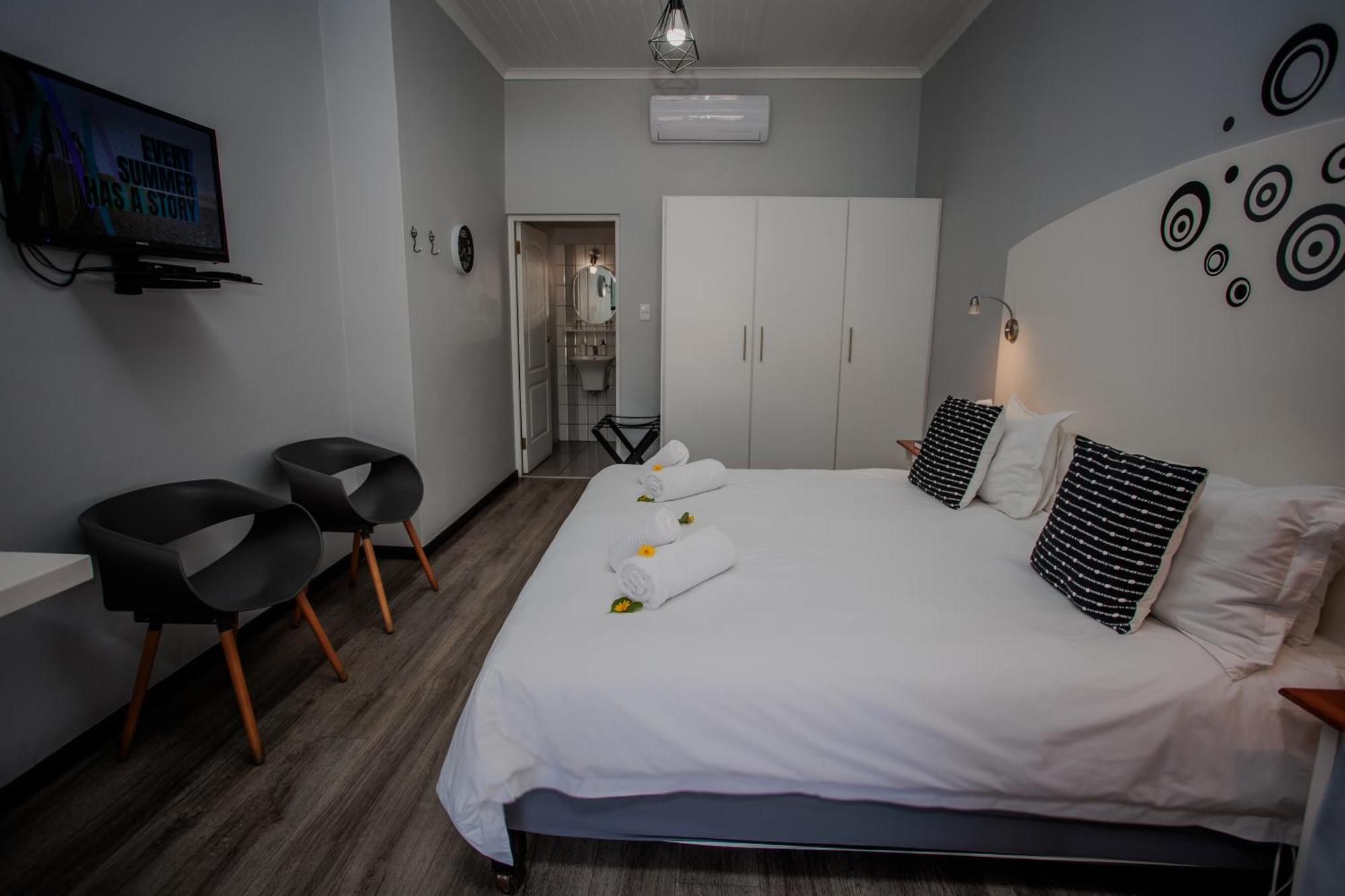 Aan De Eike Guest House Свелендам Екстериор снимка