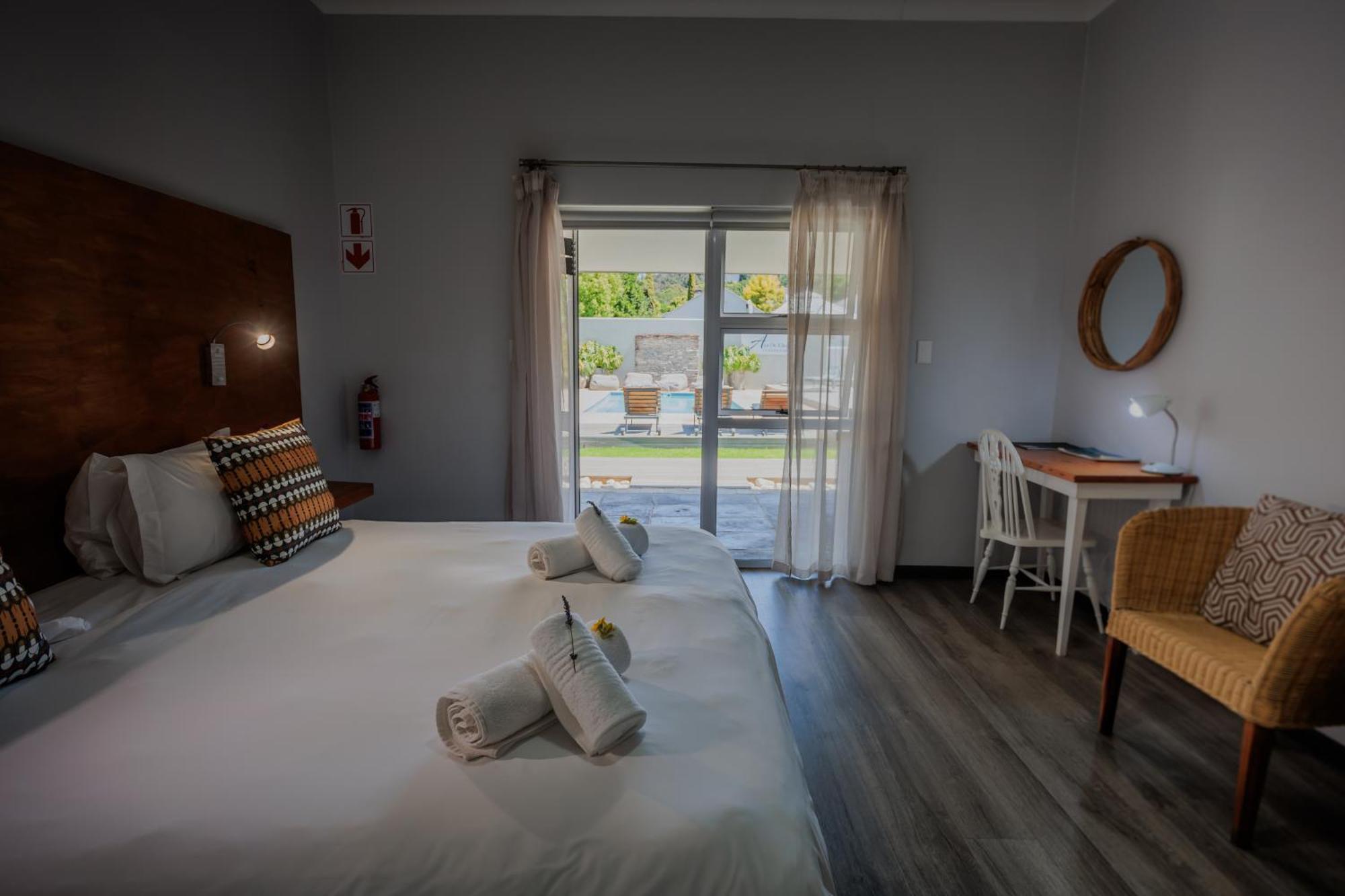 Aan De Eike Guest House Свелендам Екстериор снимка