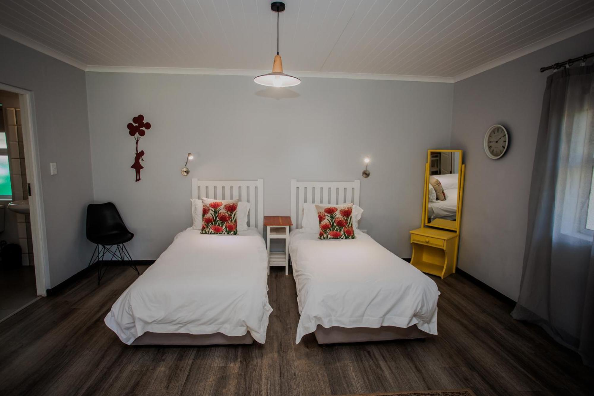 Aan De Eike Guest House Свелендам Екстериор снимка